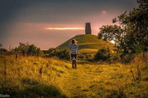 walking-dog-to-glastonbury-Tor